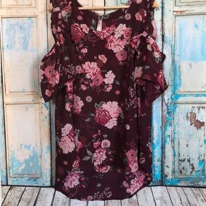 💜 NWOT Burgundy Cold Shoulder Blouse